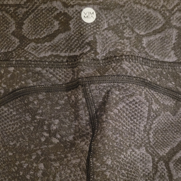Vimmia Reversible Python Leggings - Picture 4 of 6